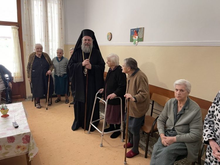 Πασχαλινό γεύμα στο Γηροκομείο της Ιεράς Μητροπόλεως Τρίκκης, Γαρδικίου και Πύλης