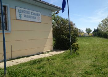 Χρ. Σταμόπουλος: Ο Δήμος Φαρκαδόνας σε διάλυση (άφησαν άκοπα τα χορτάρια στο Δημοτικό Σχολείο Ταξιαρχών!)