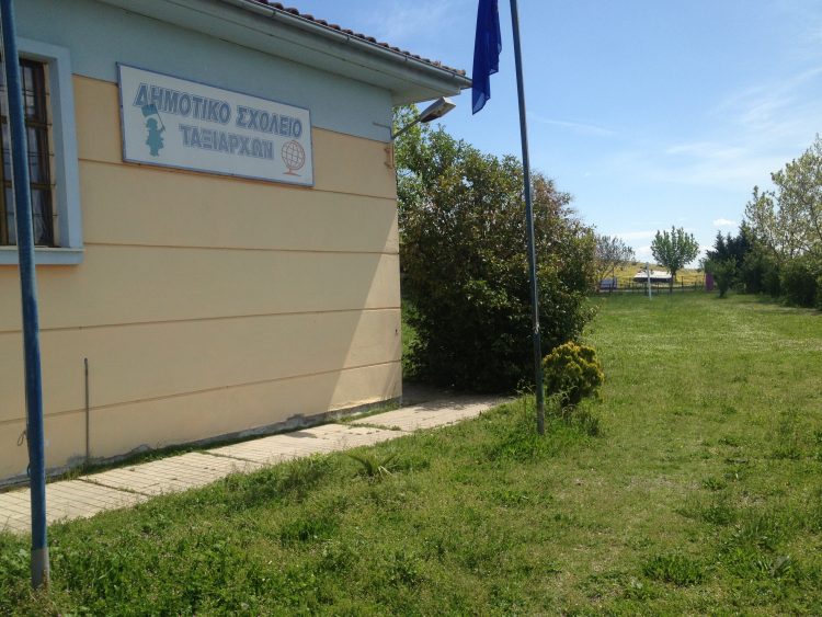 Χρ. Σταμόπουλος: Ο Δήμος Φαρκαδόνας σε διάλυση (άφησαν άκοπα τα χορτάρια στο Δημοτικό Σχολείο Ταξιαρχών!)