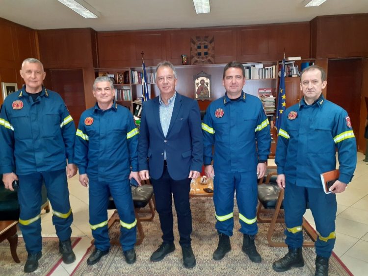 Eνεργά στο πλευρό του πυροσβεστικού σώματος o Μιχαλάκης