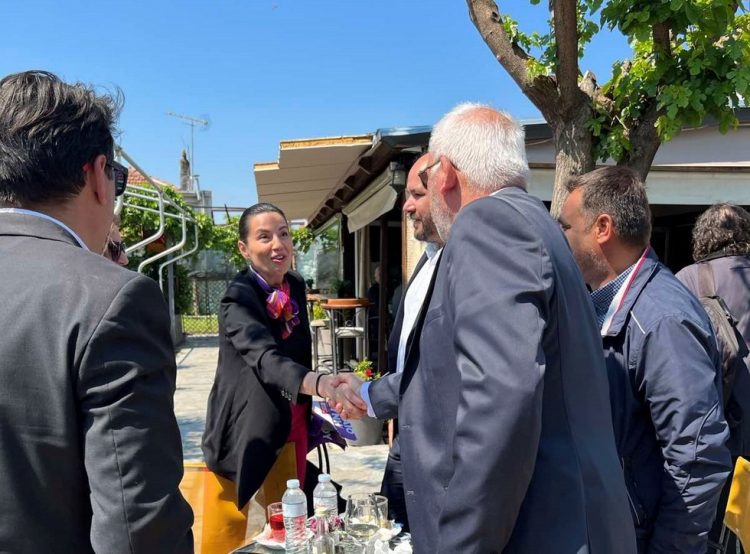Ο κόσμος αγκαλιάζει την υποψηφιότητα της Μαρίνας