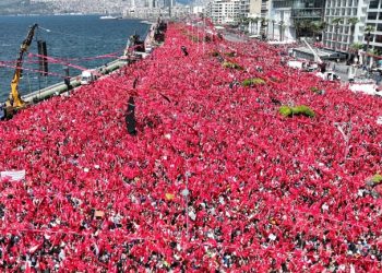 Τουρκία: «Κόκκινο ποτάμι» στη Σμύρνη για τον Κιλιτσντάρογλου – Οριακή «μάχη» με τον Ερντογάν, δείχνουν οι δημοσκοπήσεις