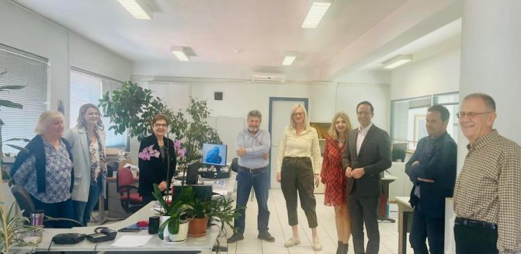 Σε δημόσιες υπηρεσίες των Τρικάλων ο Μικέλης Χατζηγάκης