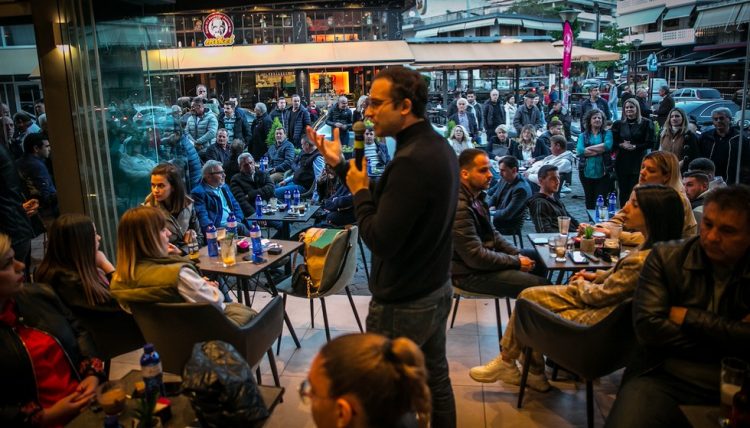Με πολύ κόσμο και στην Καλαμπάκα ο Χατζηγάκης