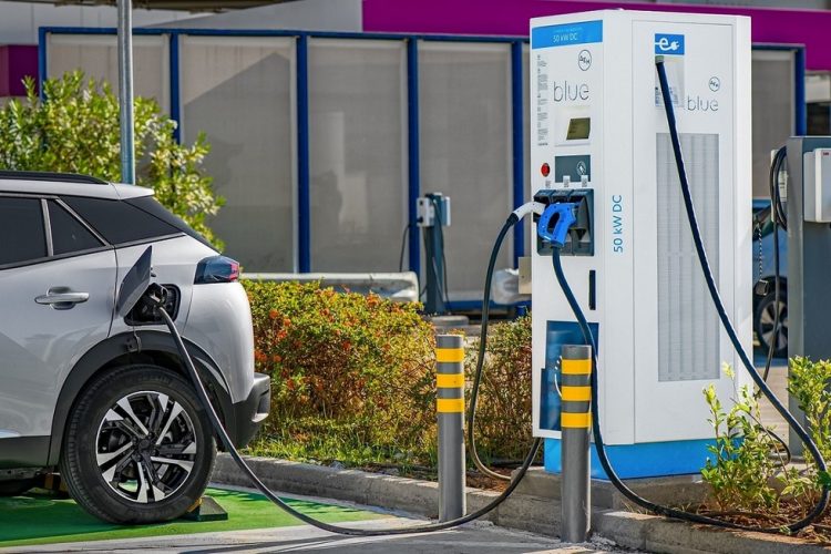 ΔΕΗ blue: Πάνω από 1500 σημεία φόρτισης και περισσότερα από 80 σημεία ταχυφόρτισης πανελλαδικά  για Πάσχα με ηλεκτροκίνηση