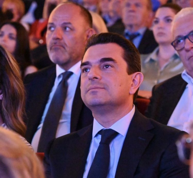 Στην πρώτη γραμμή ο Σκρέκας στην παρουσίαση του Κυβερνητικού Προγράμματος από τον Μητσοτάκη
