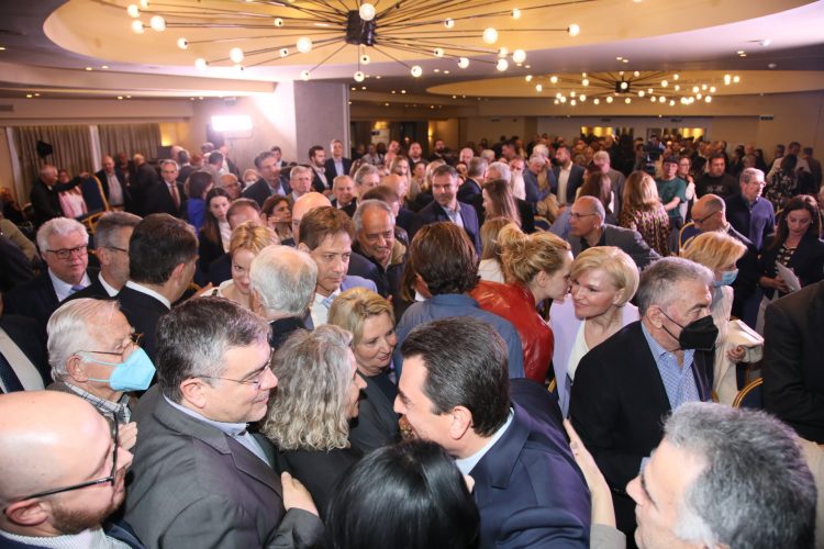 Ανεπανάληπτη σε μαζικότητα και παλμό η συγκέντρωση των ετεροδημοτών της Αθήνας για τον Κώστα Σκρέκα