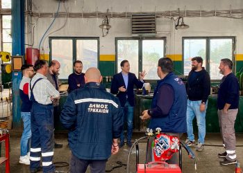 Στις δημόσιες υπηρεσίες των Τρικάλων ο Χατζηγάκης