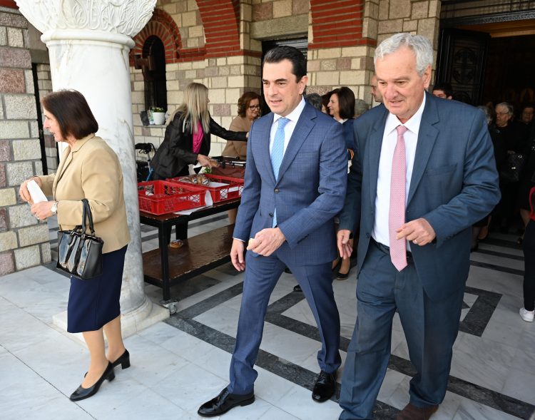 Ένα με τους Νεοχωρίτες ο  Σκρέκας