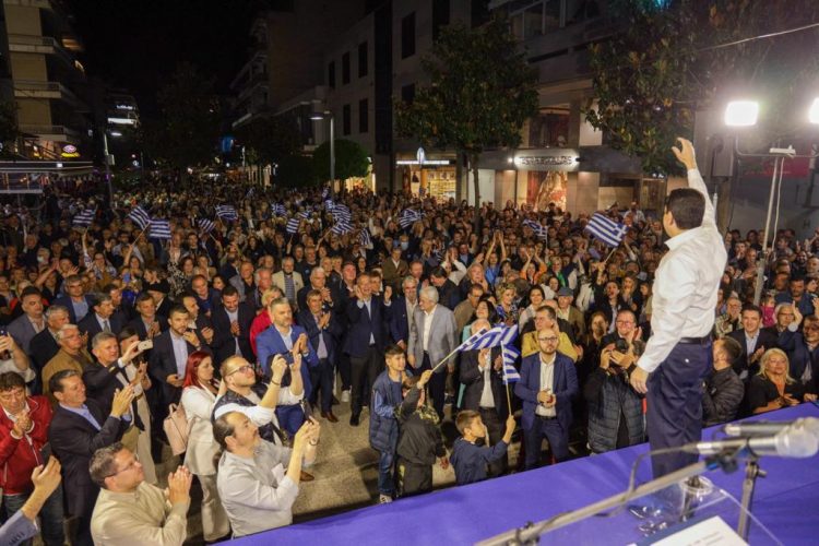 Ανεπανάληπτη «λαοθάλασσα» στα Τρίκαλα για τη ΝΔ και τον Κώστα Σκρέκα