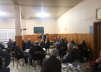 Αθρόα η προσέλευση πολιτών για τον Χατζηγάκη