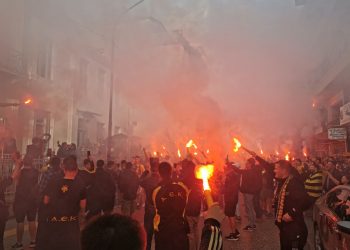 Στα Τρίκαλα το κύπελλο πρωταθλήματος της ΑΕΚ με θερμότατη «κιτρινόμαυρη» υποδοχή