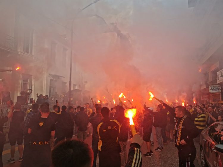 Στα Τρίκαλα το κύπελλο πρωταθλήματος της ΑΕΚ με θερμότατη «κιτρινόμαυρη» υποδοχή