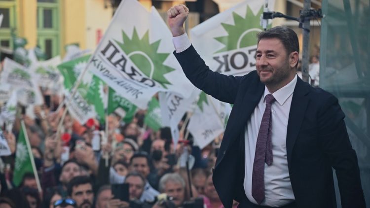 Η Φαρκαδόνα σήκωσε και πάλι τον ήλιο του ΠΑΣΟΚ ψηλά