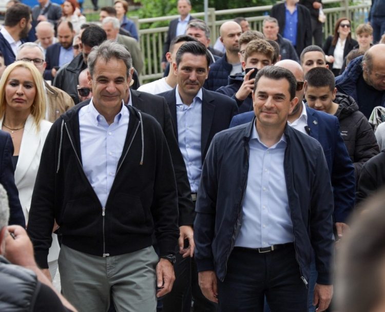 Ξεκάθαρο μήνυμα νίκης από τα Τρίκαλα με τον Κώστα Σκρέκα σταθερά πλάι του Πρωθυπουργού