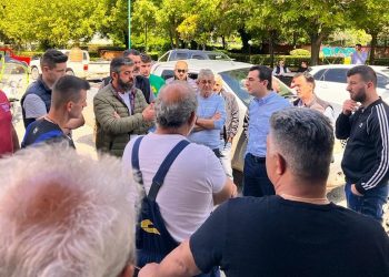 Δίπλα στους πληγέντες παραγωγούς των Μεγάλων Καλυβίων ο Κώστας Σκρέκας