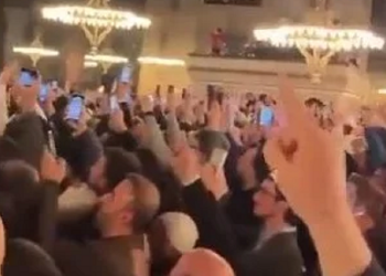 Πρόκληση από οπαδούς του Ερντογάν: Πανηγυρίζουν μέσα στην Αγιά Σοφιά