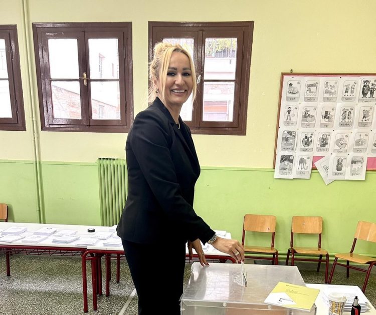 Άσκησε το εκλογικό της δικαίωμα η υποψήφια βουλευτής Χαρά Ξάνθη