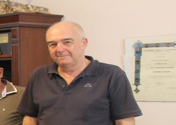 Αντί όλοι τους να κρυφτούν… βγαίνουν και μιλάνε