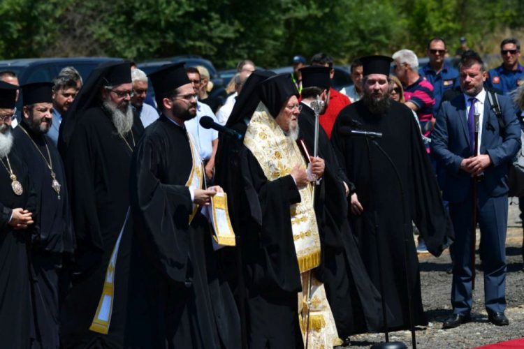 Σε κλίμα συγκίνησης το Πατριαρχικό Τρισάγιο στα Τέμπη