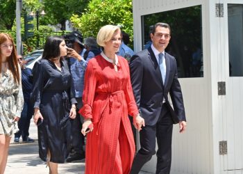Κώστας Σκρέκας κατά την παραλαβή του ΥΠ.ΑΝ.: «Θα δουλέψουμε σκληρά για να  τιμήσουμε την εμπιστοσύνη του Πρωθυπουργού και να πάμε την Ελλάδα ψηλά»
