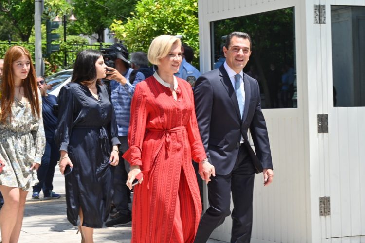 Κώστας Σκρέκας κατά την παραλαβή του ΥΠ.ΑΝ.: «Θα δουλέψουμε σκληρά για να  τιμήσουμε την εμπιστοσύνη του Πρωθυπουργού και να πάμε την Ελλάδα ψηλά»