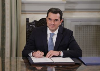 Κώστας Σκρέκας κατά την παραλαβή του ΥΠ.ΑΝ.: «Θα δουλέψουμε σκληρά για να  τιμήσουμε την εμπιστοσύνη του Πρωθυπουργού και να πάμε την Ελλάδα ψηλά»