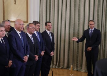 Κώστας Σκρέκας κατά την παραλαβή του ΥΠ.ΑΝ.: «Θα δουλέψουμε σκληρά για να  τιμήσουμε την εμπιστοσύνη του Πρωθυπουργού και να πάμε την Ελλάδα ψηλά»