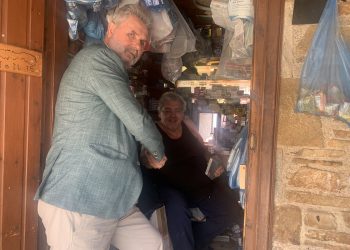 Είναι μια κατηγορία μόνος του (ο Τάκης Χαχόπουλος υποψήφιος με τον Χρήστο Σταμόπουλο)