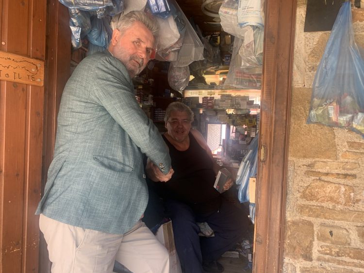 Είναι μια κατηγορία μόνος του (ο Τάκης Χαχόπουλος υποψήφιος με τον Χρήστο Σταμόπουλο)