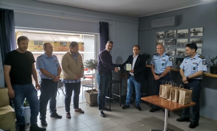 Προσφορά υπηρεσιακού εξοπλισμού στην Αστυνομία από την γαλακτοβιομηχανία ΟΜΗΡΟΣ