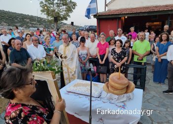 Πλήθος κόσμου στην Πανήγυρη της Αγίας Παρασκευής στον Πετρόπορο