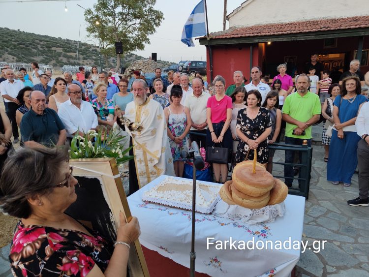 Πλήθος κόσμου στην Πανήγυρη της Αγίας Παρασκευής στον Πετρόπορο