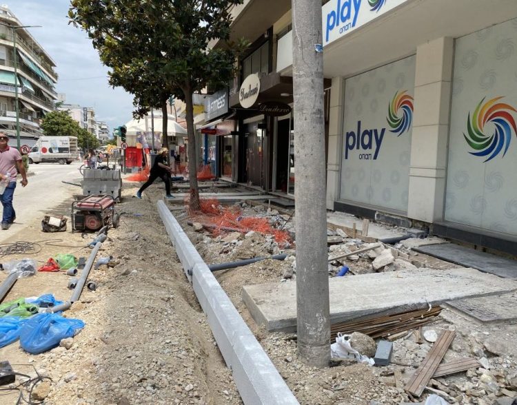 Καλύτερα πεζοδρόμια στην οδό Ασκληπιού από τον Δήμο Τρικκαίων