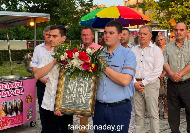 O Πανηγυρικός Εσπερινός και η Λιτάνευση της Ιεράς Εικόνος των Αγίων Αναργύρων στον Πετρόπορο