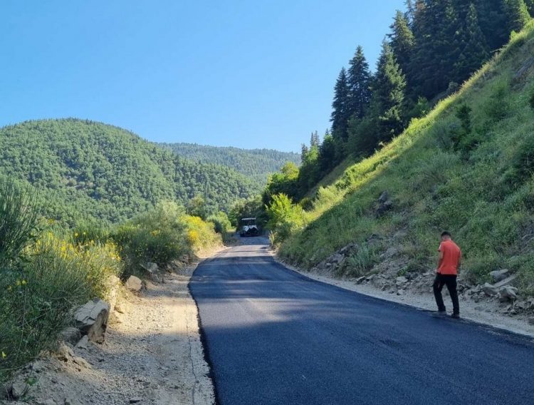 Νέα ασφαλτόστρωση ορεινού δρόμου από την Περιφέρεια Θεσσαλίας