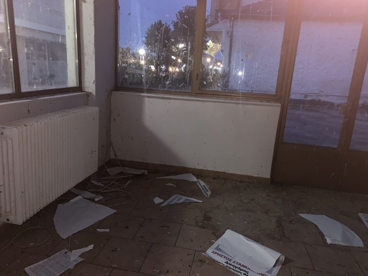 Μήνυση του ιδιοκτήτη για τους βανδαλισμούς του Εκλογικού Κέντρου της ΑΜΕΣΗΣ ΔΗΜΟΚΡΑΤΙΑΣ  στην Οιχαλία