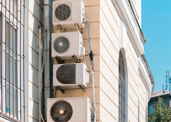 Κλιματιστικό: Η ιδανική θερμοκρασία που προτείνουν οι ειδικοί – Πόσες ώρες μπορεί να λειτουργεί και τι πρέπει να προσέχουμε