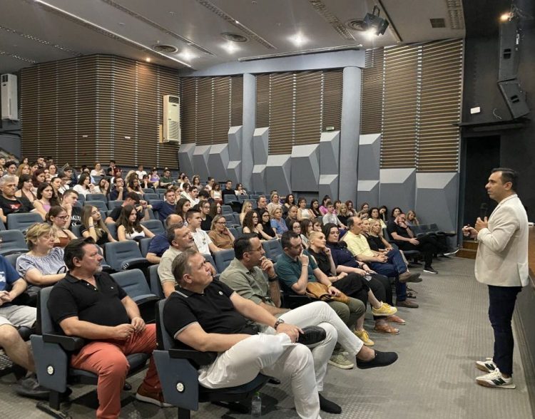Χρήσιμη και καίρια η ενημερωτική εκδήλωση Φροντιστών για μηχανογραφικό και σπουδές