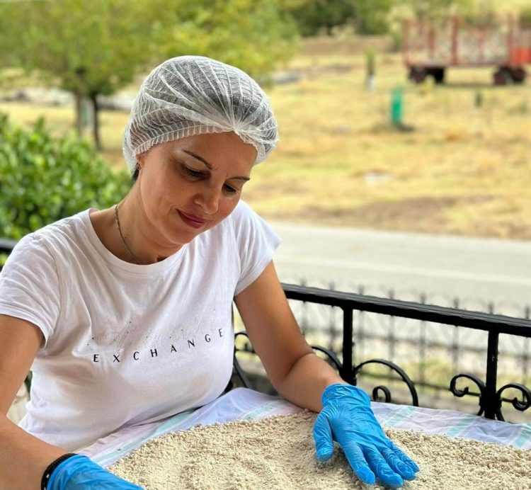Η πολιτική πρώτη φορά δίπλα στην πραγματική παραγωγή…!!!