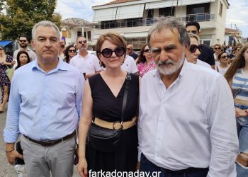 Απόρρητο: Πιστοί μετέφεραν στις πλάτες τους την Εικόνα της Παναγίας από το Αχλαδοχώρι στην Οιχαλία