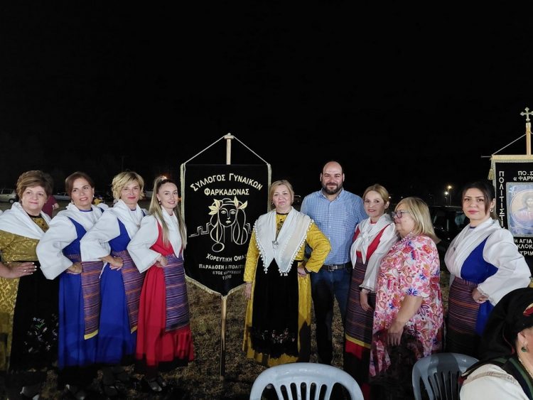 Θερμές χειραψίες Tέλλιου στο «Παζαράκι»