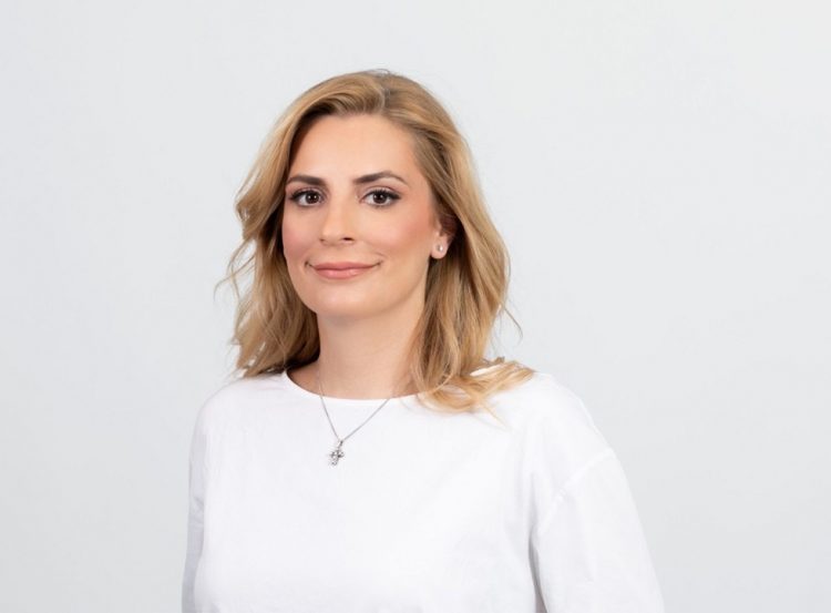 Η Μπέττυ Χατζηγάκη ανακατεύει την τράπουλα…!!!