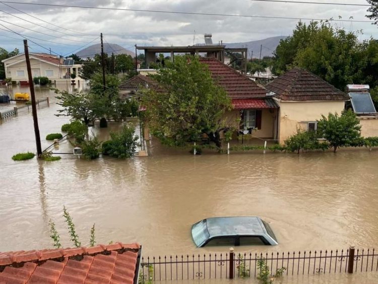 Πόσα αυτοκίνητα έπεσαν θύμα της κακοκαιρίας Daniel στη Θεσσαλία;