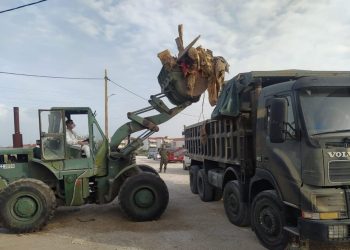 Συνεργεία του Στρατού επιχειρούν για την αποκομιδή ογκωδών