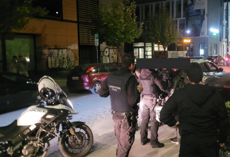 Αναστάτωση στο κέντρο της Λάρισας: Νεαρός κυκλοφορούσε με ψεύτικο πιστόλι – Προσήχθη από την Αστυνομία