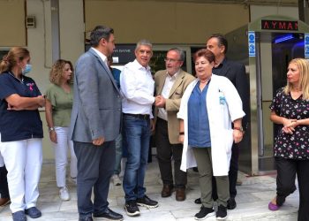 Επίσκεψη Κ. Αγοραστού στο Γενικό Νοσοκομείο Λάρισας- Ευχαρίστησε γιατρούς και υγειονομικό προσωπικό για τον καθημερινό αγώνα προσφοράς στον άνθρωπο
