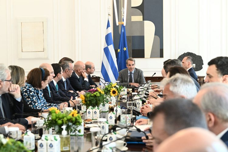 Με τεκμαρτό εισόδημα από το 2024 οι ελεύθεροι επαγγελματίες και αυτοαπασχολούμενοι