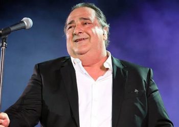 Bασίλης Καρράς: Αυτό είναι το νέο του βίντεο κλιπ για το τραγούδι «Χύμα στο Κύμα»