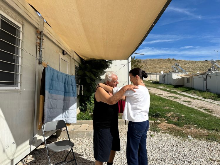 Τη δομή φιλοξενίας πλημμυροπαθών στο Κουτσόχερο επισκέφτηκε η Κοντοτόλη